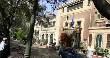 السفارة الإيطالية تنظم دورة لتنظيف وترميم الصور القديمة