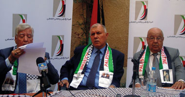 الجالية الفلسطينية بالقاهرة تطالب أبومازن بالبقاء فى السلطة