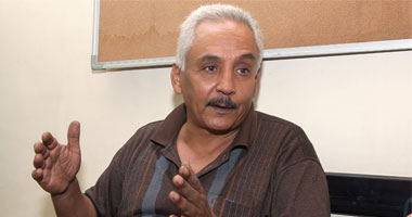 عم محمد سواق تاكسى دخله 800 جنيه  ولما يطلع ع المعاش ح ياخد 120 جنيها وأمله يقدر يروح للدكتور 