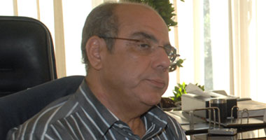 بالفيديو..روراوة يرفض مصافحة زاهر فى حضور البشير