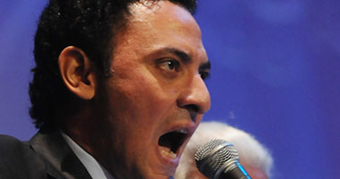 فتحى عبد الوهاب يهدى جائزة أفضل ممثل لمنتخب مصر  