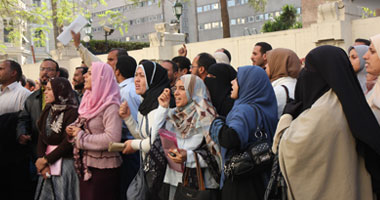 تظاهر المعلمين المؤقتين بالمنوفية احتجاجاً على فصل زملائهم دون أسباب