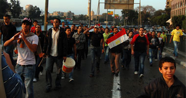 الجزائر تحتجز معارضين حملوا العلم الأمازيغى المحظور تداوله