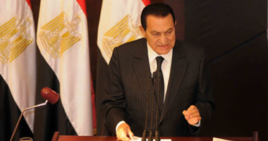 "آسف ياريس" تهدى مرسى فيديو لمبارك بأنه لن يسمح بالاعتداء على أرض مصر