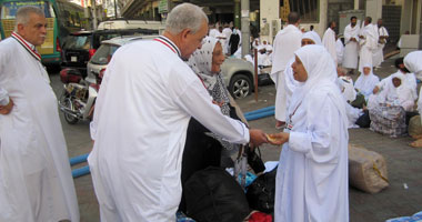 "جاب الله" يشهد تركيب أول خيمة لراحة المعتمرين بميناء سفاجا
