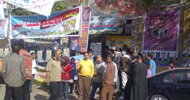 أعضاء بالغد يصوتون لمرشحى الوطنى فى باب الشعرية والموسكى 