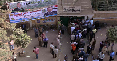 أنصار مرشح بحدائق القبة يشهرون السلاح فى وجه منافسه
