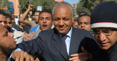 محافظ القاهر يستمع لطلبات أعضاء مجلس الشعب الجدد 
