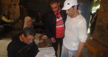 المطرب سعد الصغير يدلى بصوته فى شبرا 