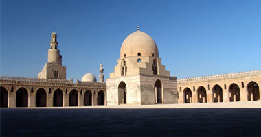 السياحة والآثار: السيطرة على حريق محدود خلف مسجد بن طولون 