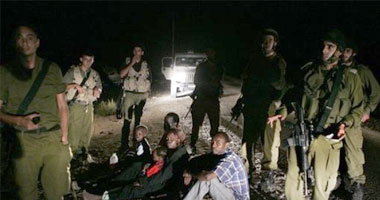 هاآرتس: الإسرائيليون يستخدمون الكلاب لقتل العمال الفلسطينيين