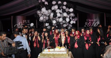 تكريم "حسنى" و"هلال" فى حفل تخرج أول دفعة بجامعة المستقبل 