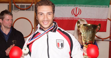 بطل الكاراتيه العالمى تامر عبد الرءوف يفشل فى الحصول على وظيفة ويفسخ خطبته لعجزه عن توفير شقة.. ومحافظ مطروح يرفض منحه شقة فى إسكان الشباب لحصوله على برونزية بطولة العالم 2010 وعدم حصوله على الذهبية