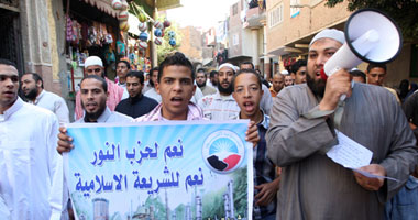 بالصور.. مسيرة لأنصار "النور" ترفع لافتة "نعم للشريعة " بالجيزة