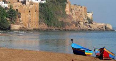 أهمية العلاقات الدولية فى تنشيط السياحة الداخلية فى "بلاد طيبة"