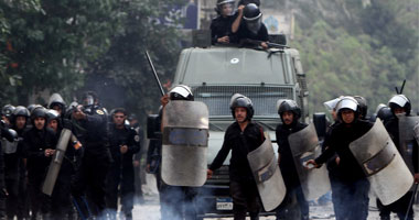 تجدد المصادمات بين الأمن المركزى والمتظاهرين بالتحرير