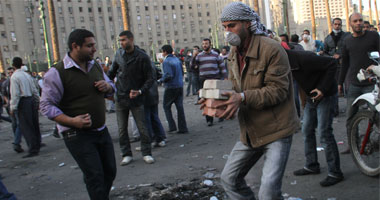 "الصيادلة" تدين استمرار اعتداء الداخلية على المتظاهرين بـ "التحرير"