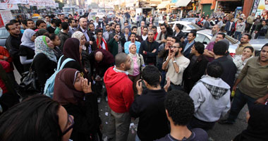 وصول مسيرة متظاهرى التحرير إلى دار القضاء العالى