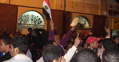 مسيرة تظاهرية بالسويس للمطالبة بتسليم السلطة لمدنيين