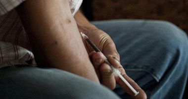 التدليل الزائد للأبناء أحد أسباب التعاطى والإدمان
