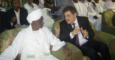 البدوى يلقى كلمة الوفود العربية لحزب المؤتمر الوطنى الحاكم فى السودان