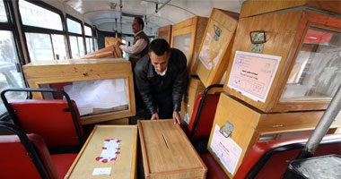 العثور على 4 صناديق خارج لجان الفرز بالساحل