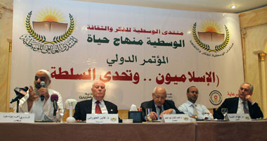 فى مؤتمر "الإسلاميون وتحدى السلطة".. ابنة حسن البنا تبدأ كلمتها بتحية شهداء الثورة.. وسيف عبد الفتاح: الأحزاب الإسلامية ليست مثل حزب الله اللبنانى.. ومفكر إسلامى: فُرض علينا مواجهة بشار الأسد بالسلاح