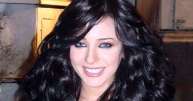 ساندى: نوال الزغبى فى سن والدتى وتوقعت منها معاملة أفضل 