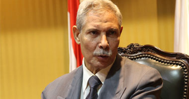 وزير النقل المستقيل يغادر مكتبه