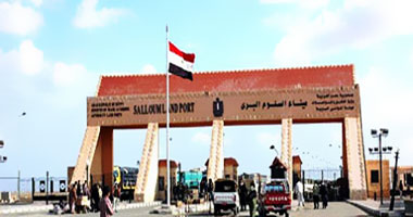 سفر وعودة 1232 مصريا وليبيا و 149 شاحنة عبر منفذ السلوم خلال 24 ساعة 
