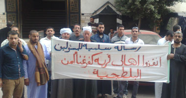 أهالى كفر غنام يحتجون أمام مديرية أمن الدقهلية رداًَ على انتشار البلطجة