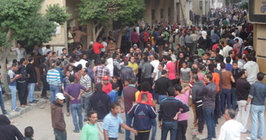 بالصور.. المتظاهرون يحاصرون مقر الحرية والعدالة بالسويس