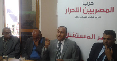 القوى السياسية بالقليوبية تطالب بالعصيان المدنى ضد قرارات "مرسى"
