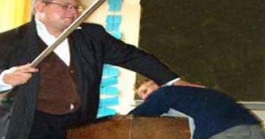 حبس مدرسة 3 أشهر وكفالة 2000 جنيه لوقف التنفيذ لاعتدائها على طالب ابتدائى