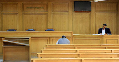 إيداع 5 من خلية السويس قفص الاتهام لبدء إعادة محاكمتهم بمعهد الأمناء