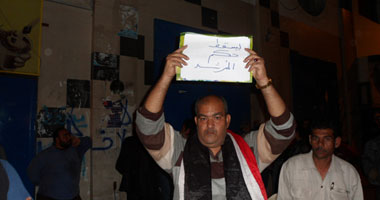 بالصور.. القوى السياسية تنهى مظاهراتها بالسويس 