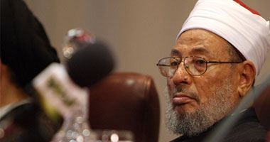 "القرضاوى" يصل القاهرة لحضور مؤتمر لدعم سوريا
