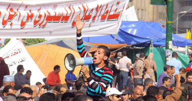 توافد العشرات من ثوار الغربية للمشاركة فى مليونية "الإنذار الأخير"