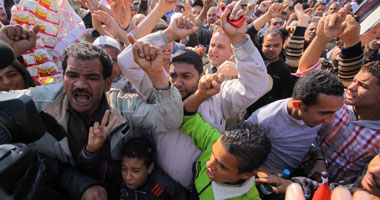 مسيرة الأزهر تصل للتحرير للمشاركة فى مليونية "حلم الشهيد"