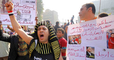 مسيرات تطوف التحرير بأعلام مصر لرفض الإعلان الدستورى