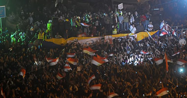حالات إغماء بين متظاهرى التحرير بسبب التزاحم أمام المنصة