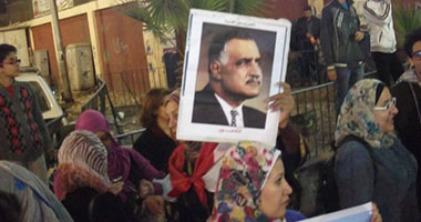 العشرات يتظاهرون بالسويس تضامناً مع مسيرات قصر الاتحادية