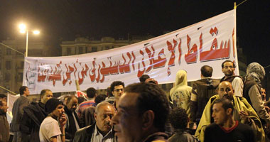 معتصمو التحرير يلقون القبض على أحد أفراد الأمن بالميدان