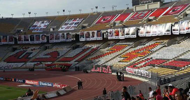 تجمهر المشجعين أمام استاد برج العرب بعد منعهم من دخول مباراة القمة