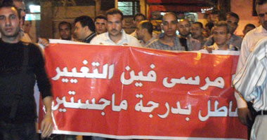 حملة الماجستير والدكتوراة يعتصمون أمام "الوزراء" للمطالبة بالتعيين 