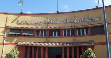 مستندات تكشف تجاهل تسجيل قطع أراضٍ وإيقاف آلات بـ"الزيوت المستخلصة"