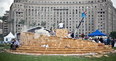 والد المتهم بإتلاف نصب التحرير التذكارى يناشد السيسى التدخل لإطلاق نجله