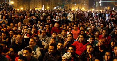 المئات يهتفون لمنتخب مصر بميدان التحرير