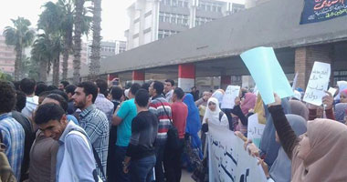 عناصر الإخوان ينظمون وقفة أمام مسجد "النور المحمدى" بالمطرية