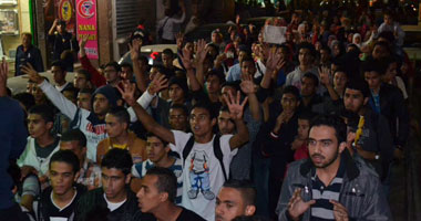 "الجماعة" تدعو أعضاءها للتظاهر غداً بـ"رابعة" و"النهضة".. ومصادر بالتحالف الداعم للإخوان تكشف: التنظيم يتبع خطة لتشتيت الأمن لإبعاده عن الميادين.. وسياسيون يُعلقون: قيادات الجماعة فى عزلة عن الواقع